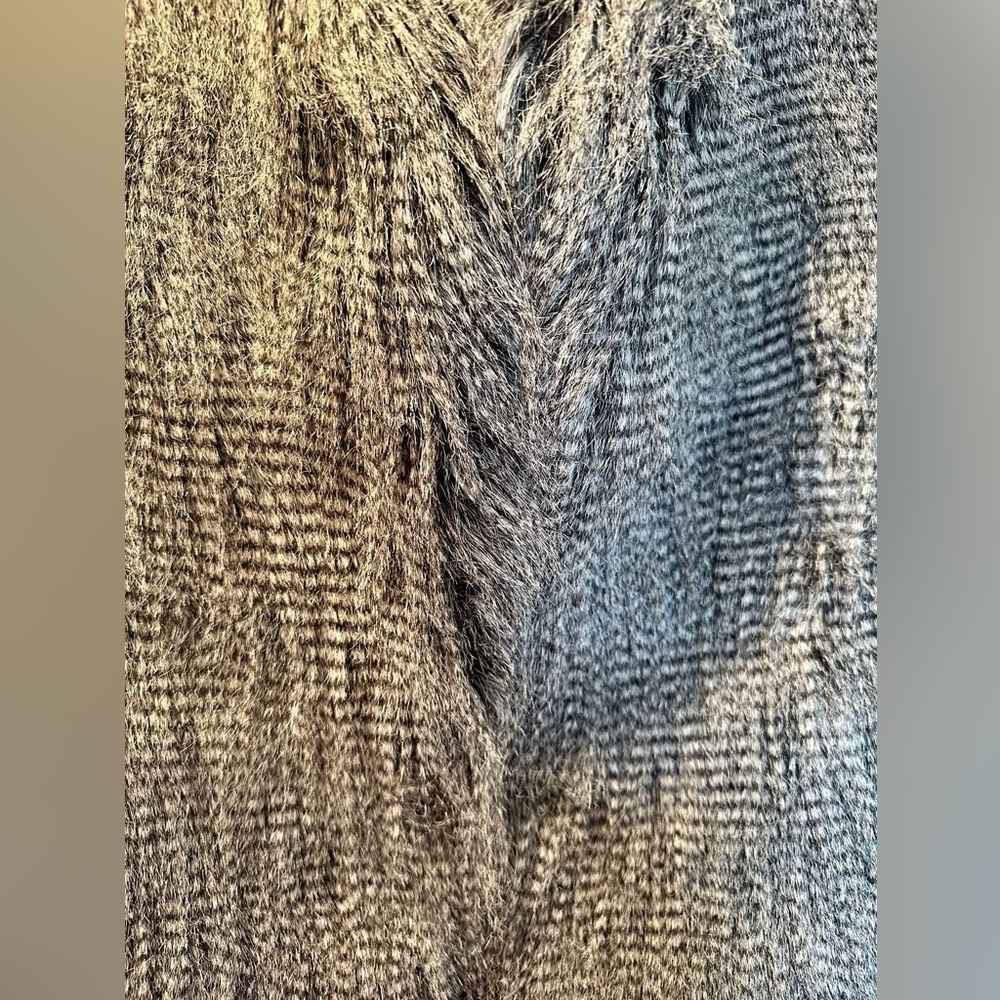 New York Company gray faux feather vest with knit sweater back - size M - Picture 3 of 7